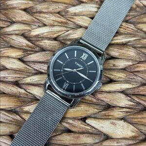 TIMEX T2N680 Women’s Silver Mesh Watch Classic Black Dial, Untested